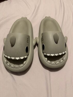 Kids Shark Slip-On Sandals - Light Gray